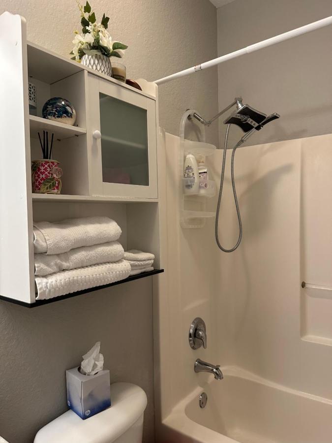 Quiet Room In A Family Home Lehigh Acres Bagian luar foto